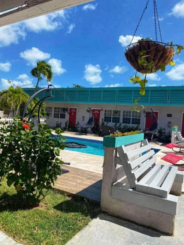 Georges Royal Inn Frederiksted Esterno foto