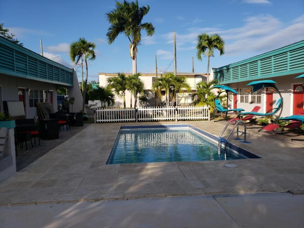 Georges Royal Inn Frederiksted Esterno foto