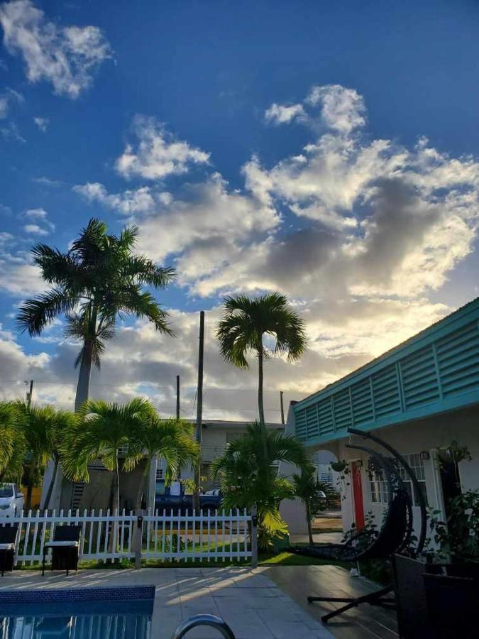 Georges Royal Inn Frederiksted Esterno foto